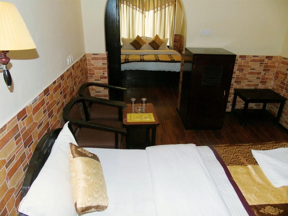 Hotel Trip Покхара Экстерьер фото