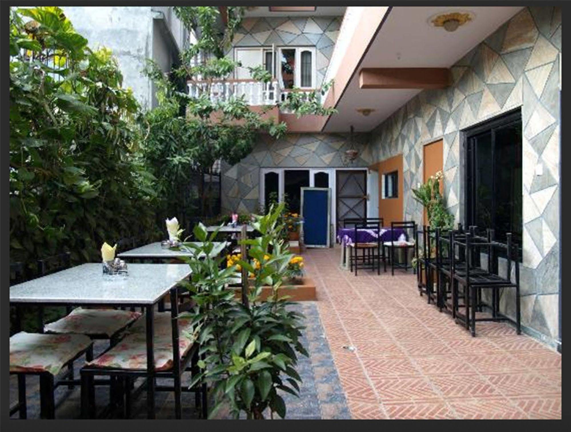 Hotel Trip Покхара Экстерьер фото