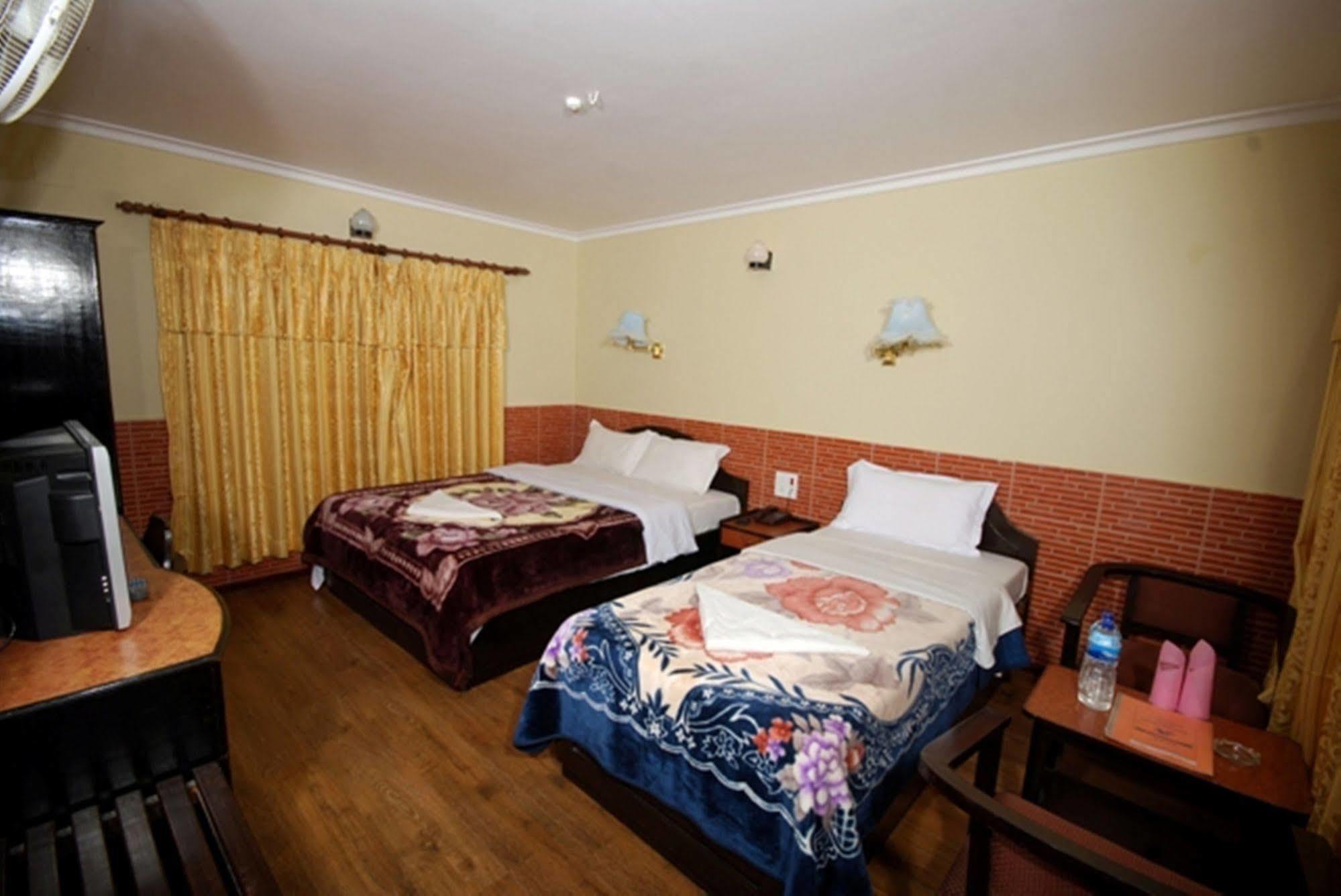 Hotel Trip Покхара Экстерьер фото