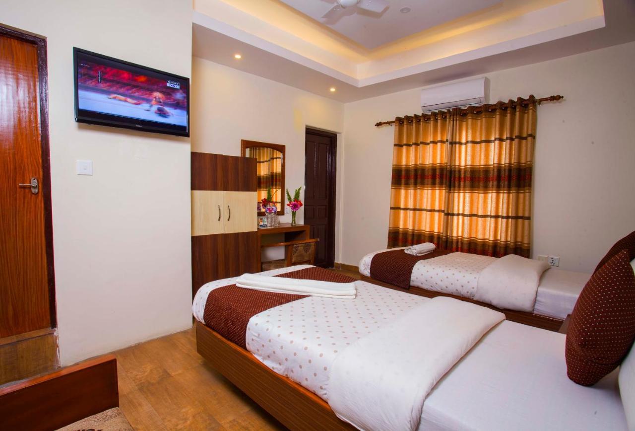 Hotel Trip Покхара Экстерьер фото