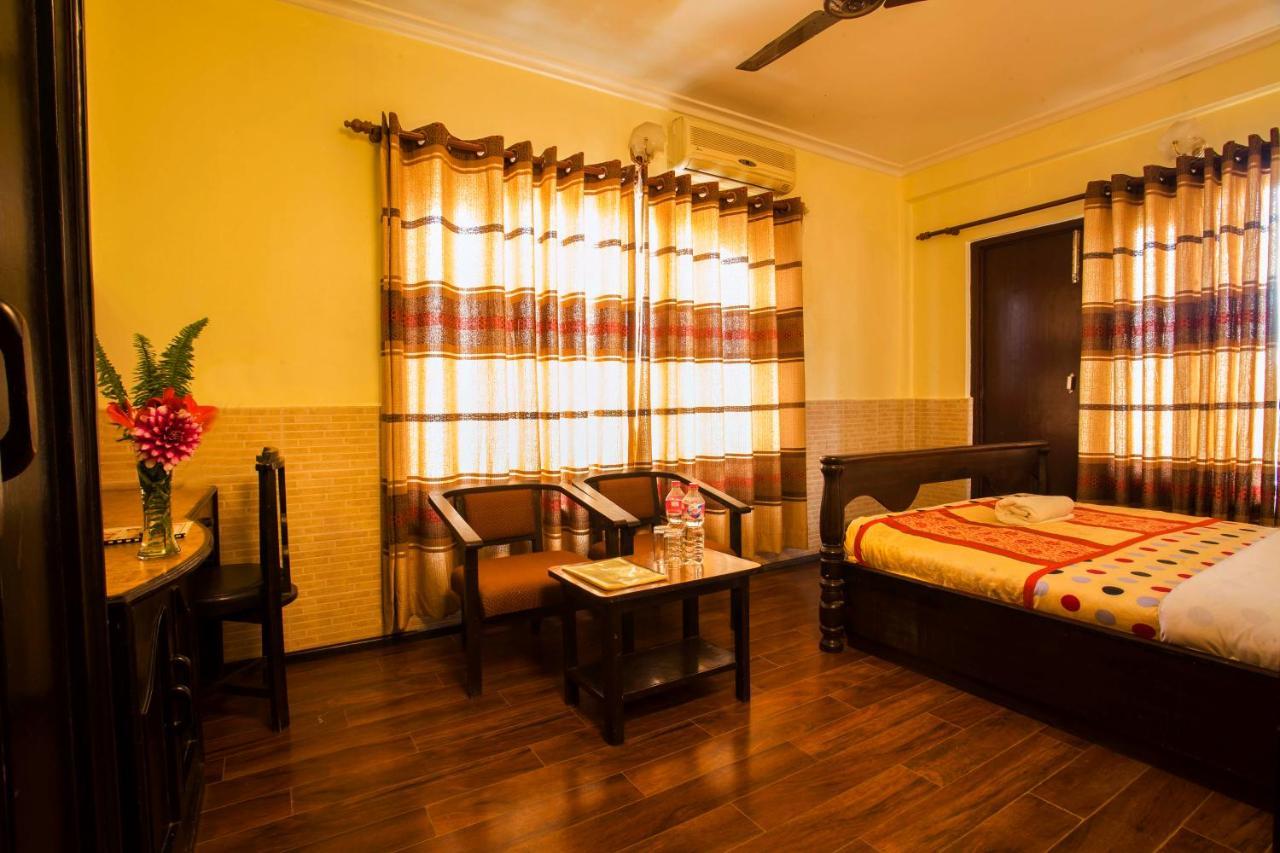 Hotel Trip Покхара Экстерьер фото