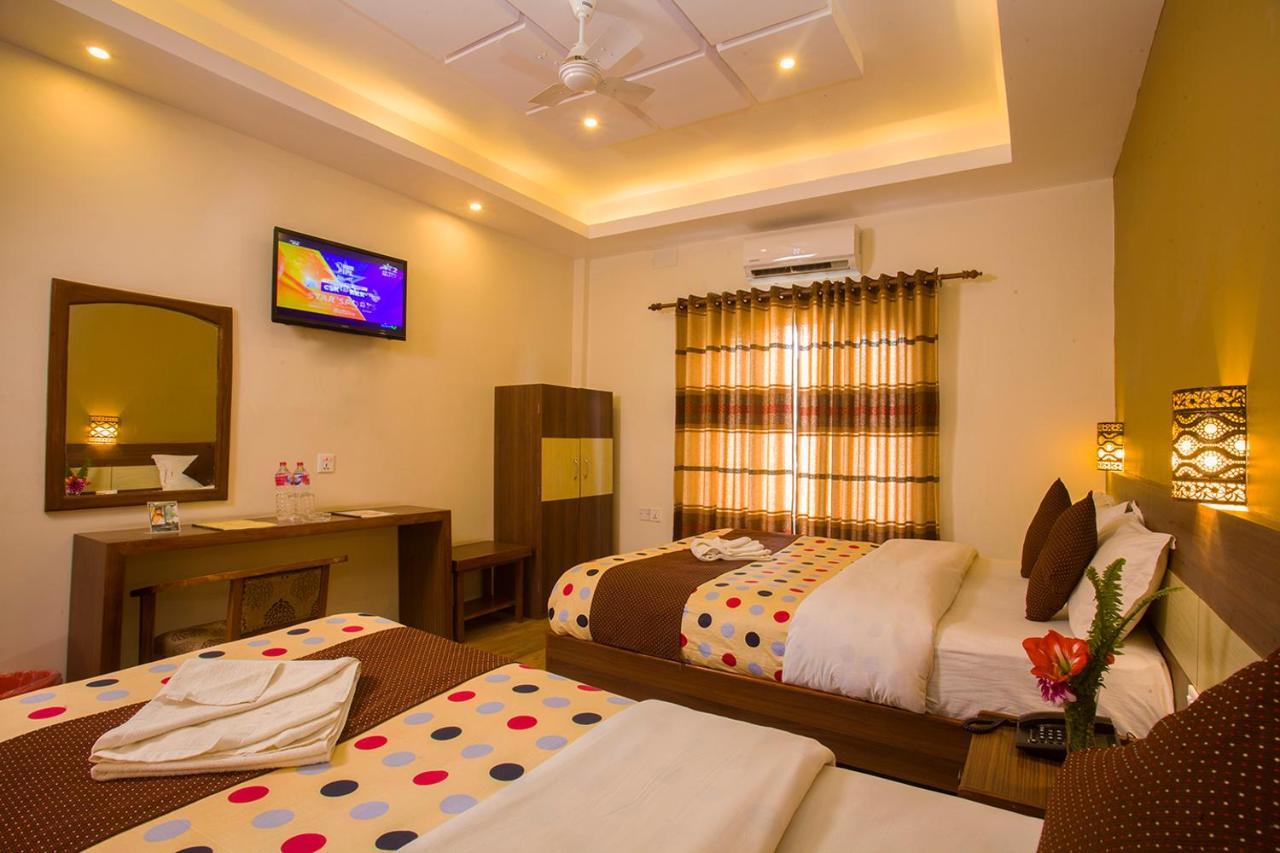 Hotel Trip Покхара Экстерьер фото