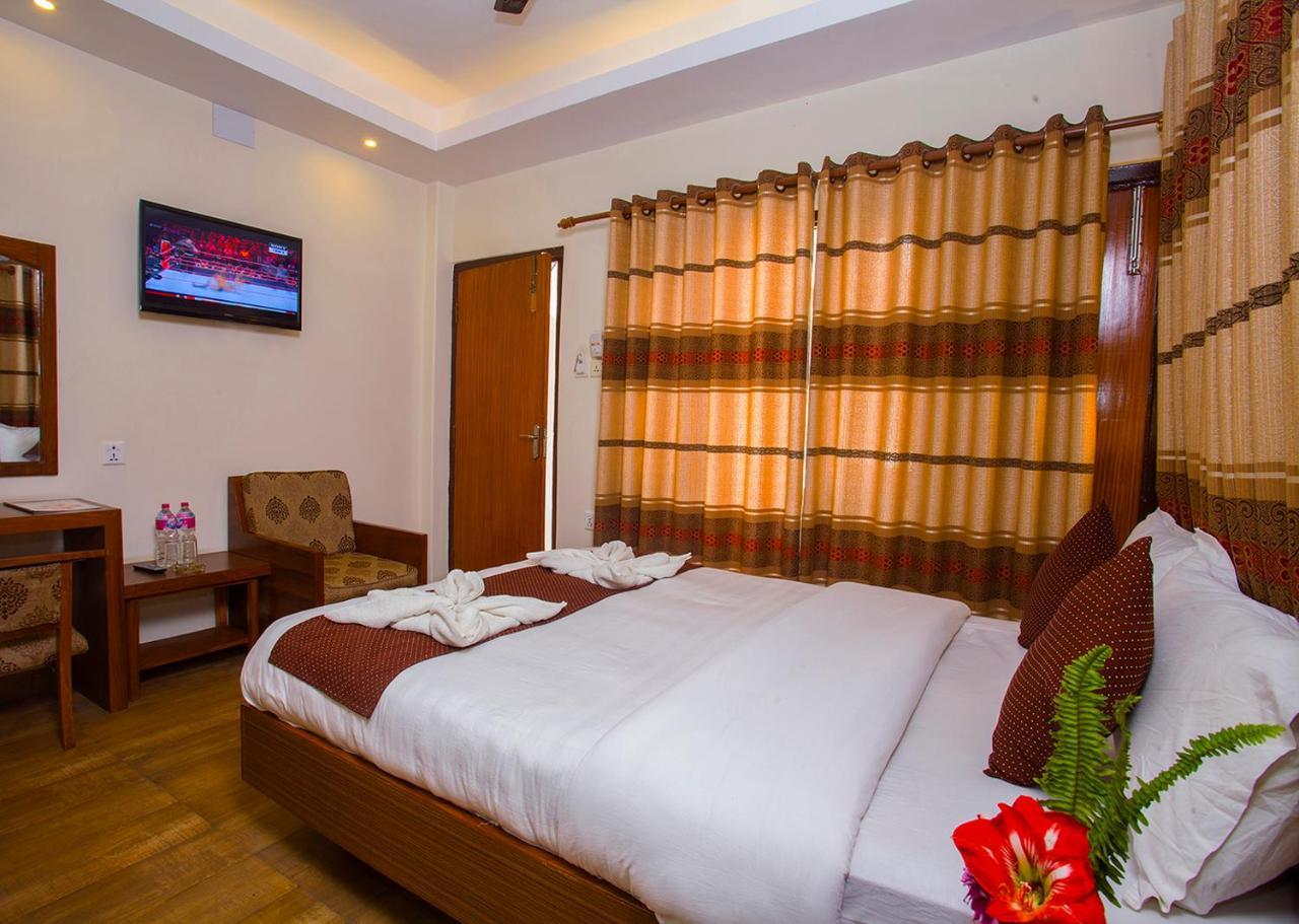 Hotel Trip Покхара Экстерьер фото